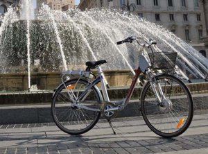 Bici elettrica fotovoltaica: l’idea made in Italy per la ricarica green di e-bike e monopattini