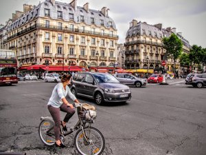Parigi supera il test del futuro in una notte, migliorando traffico e ambiente