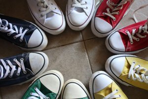 Svelati i motivi per cui è così importante togliersi le scarpe prima di entrare in casa