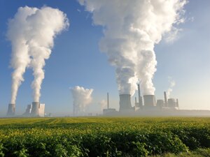 CO2: da elemento dannoso per l’ambiente a materia prima per plastica e altri prodotti