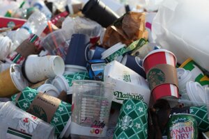 Dall’Ue stop alla plastica: alcune indicazioni del Papa per salvare l’ambiente