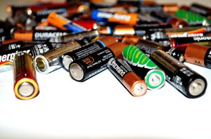 Batterie, l’europa adotta un regolamento per il ciclo di vita sostenibile 