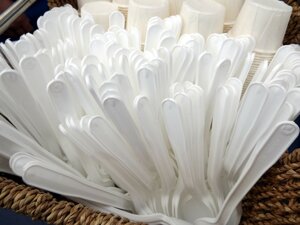 Le bioplastiche sono molto meno “green” di quanto pensiamo, almeno in Italia