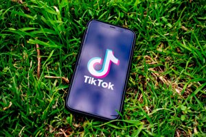EcoTok, la tendenza su TikTok punta alla moda sostenibile