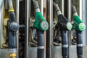 Clima, nell’Ue stop alle auto a benzina e diesel entro il 2035