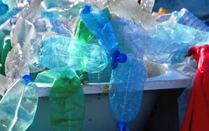 Consumo di plastica ed emissioni CO2: due scenari al 2050 Consumo di plastica ed emissioni CO2: due scenari al 2050
