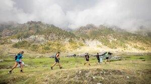 Al via il Campionato Mondiale di Plogging, la corsa raccogliendo i rifiuti abbandonati