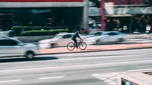 Un Paese in guerra con le biciclette