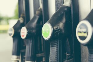 Che differenza c'è tra e-fuel e biocarburanti