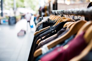 Il second-hand e l’economia circolare per un’industria della moda più sostenibile