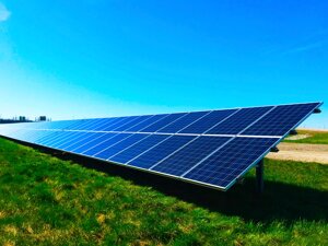 Celle ad alta efficienza e pannelli sulle serre: il futuro del fotovoltaico italiano