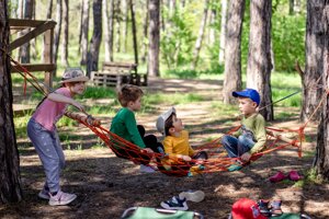 Le 10 attività sostenibili da fare con i bambini in estate