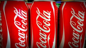 Nel 2022 Coca-Cola ha generato e distribuito risorse per 1,2 miliardi di euro, con un impatto occupazionale di 27.000 posti di lavoro