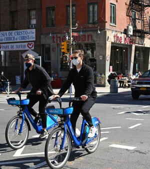 Gli Stati Uniti scoprono le e-bike: boom di vendite e di bici nelle città
