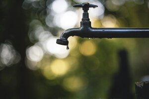 L’Italia continua a fare acqua da tutte le parti: dispersione idrica al 42%, in Basilicata arriva fino al 71%