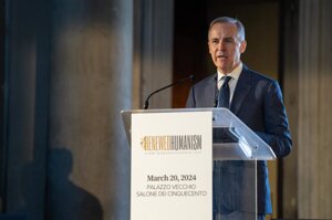 Mark Carney premiato a Firenze con il Renewed Humanism Award: “Accelerare la transizione energetica”