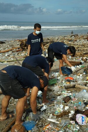 Earth Day 2024, Giornata della Terra: contro la plastica serve un accordo ambizioso