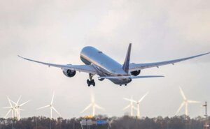 Commissione Europea: “Aviazione ancora troppo inquinante”