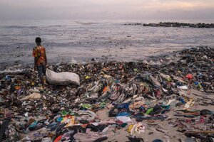 Abiti usati: un’inchiesta di Greenpeace e Report svela il destino dei vestiti che non vogliamo più