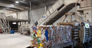 La crisi dei rifiuti in plastica contagia anche la raccolta della carta