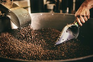 Dagli scarti del caffè (senza pesticidi) nascono cosmetici e farmaci. Lo studio Enea