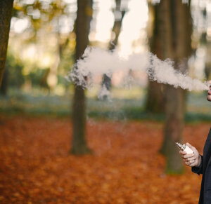 Il sottovalutato impatto ecologico delle sigarette elettroniche