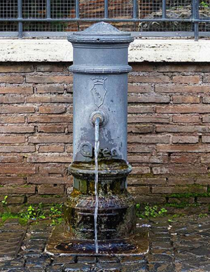 L’Italia rinvia i limiti più severi per i PFAS nell’acqua potabile