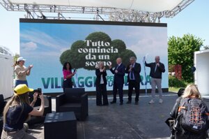Il ministro Pichetto inaugura il Villaggio per la Terra: “Dai giovani sogni e speranza per il futuro”