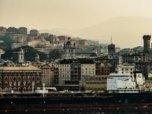 Pubblicità fossili, dopo Firenze anche Genova approva il divieto