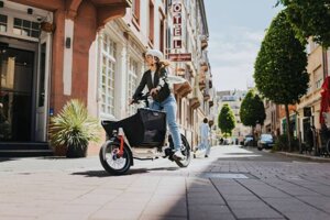 Dall’aeroporto in appartamento con una eCargo Bike: un modello innovativo per il turismo sostenibile