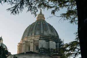 Isole di calore urbane, fino a 4°C in meno con riforestazione e depavimentazioni: Roma e Firenze lo dimostrano