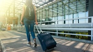 L'estate del bagaglio furbo: la nuova strategia di viaggio degli italiani
