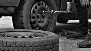 Inquinamento da pneumatici: la nuova sfida della mobilità sostenibile per le auto elettriche