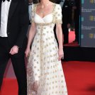 Kate Middleton principessa in bianco e oro: ricicla l’abito ma questa volta lo fa per l’ambiente