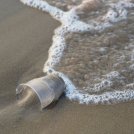Nuova minaccia per il mare, plastica liquida nei detergenti