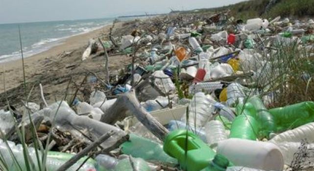 Ambiente: “A pesca di plastica”, 24 tonnellate di rifiuti ripescate nell’Adriatico - di Beatrice Raso