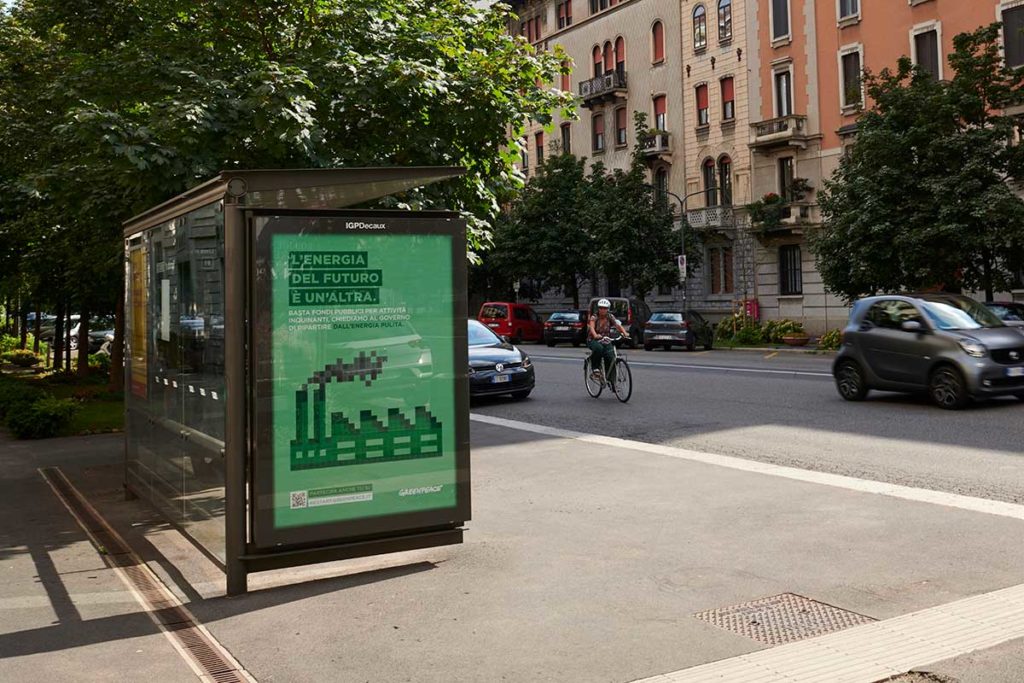 Nuova campagna Greenpeace: 'L’Italia riparta dalle persone e dall’ambiente, non dal profitto'