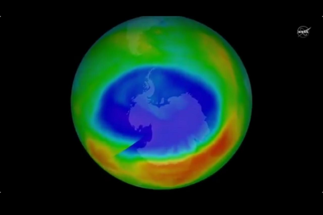 Il buco dell'ozono della Terra si sta riducendo